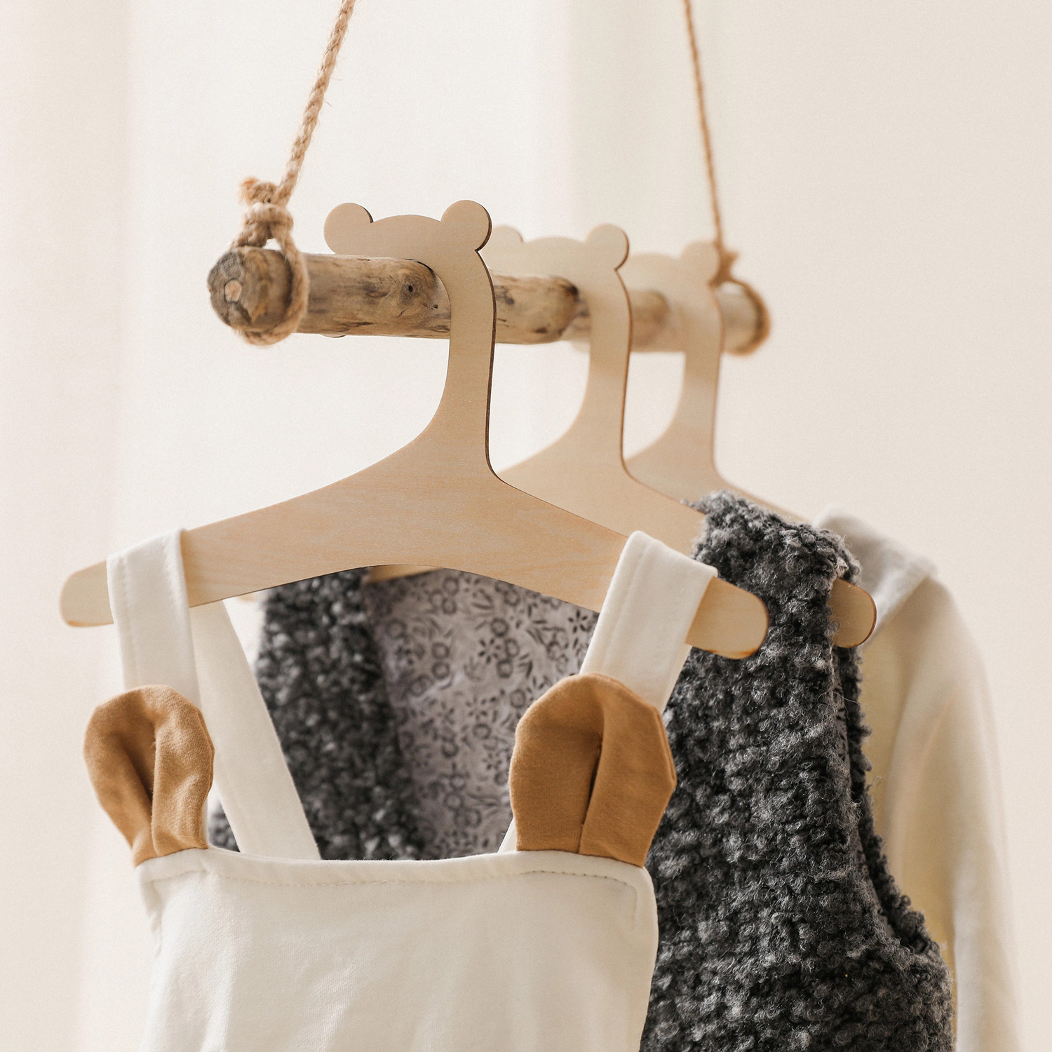 5/10 Buah Gantungan Bayi Kayu  - Baby Clothing Hanging Rack ulasan dan harga