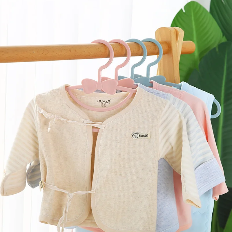 5-50 Buah Gantungan Bayi Plast - Baby Clothing Hanging Rack ulasan dan harga